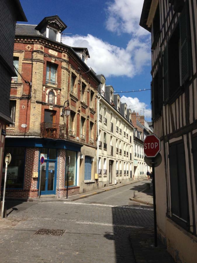 Appartamento Un Petit Nid A Honfleur Esterno foto